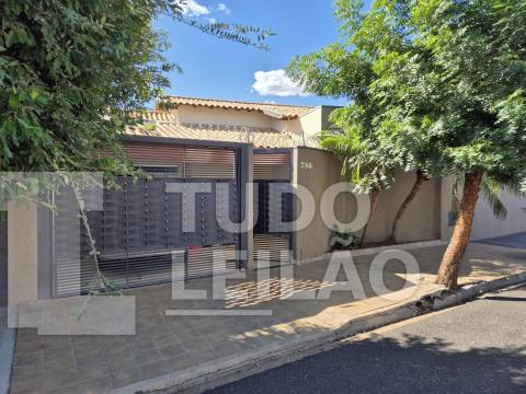 Casa 136.9m², 3 dormitório(s) - PARQUE UNIVERSITARIO, FERNANDOPOLIS SP