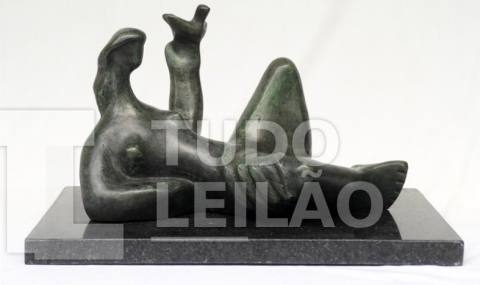Sonia Ebling, `Rosália` - escultura em bronze - med. H 20 x L 30 x P 22 cm (com base H 22 x L 37 x P 22 cm) - assinado na peça