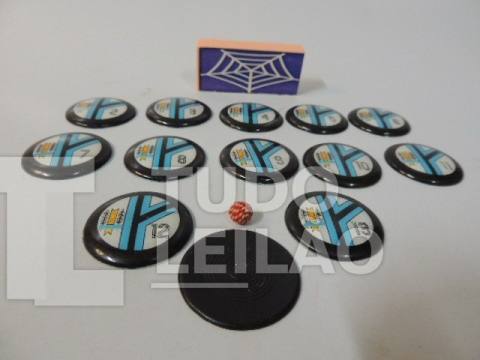 FUTEBOL DE BOTÃO KIGOL - URUGUAI - POSSUI 4,5 CM DE DIÂMETRO - VENDIDO COMO NAS FOTOS