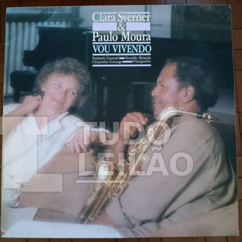 CLARA SVERNER E PAULO MOURA - VOU VIVENDO - 1986 - CAPA E DISCO VG+/NM - Disco com mínimos riscos superficiais, pode ter chiadinhos. Avaliaç...