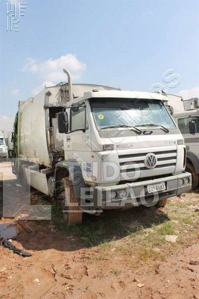 Caminhão VW 17-250E Placa: EQT6582 RENAVAM: 271724862 CHASSI: 9533N82T5BR115515 PREFIXO: 210082