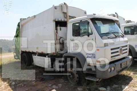 Caminhão VW 17-250E Placa: EQT6493 RENAVAM: 271749962 CHASSI: 9533N82T1BR118895 PREFIXO: 210118