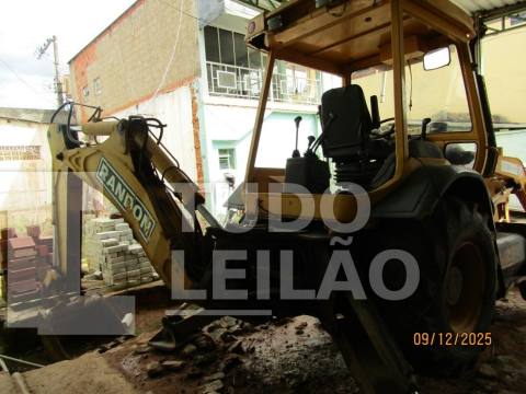 Retroescavadeira Randon 406B 4x4 – 2010