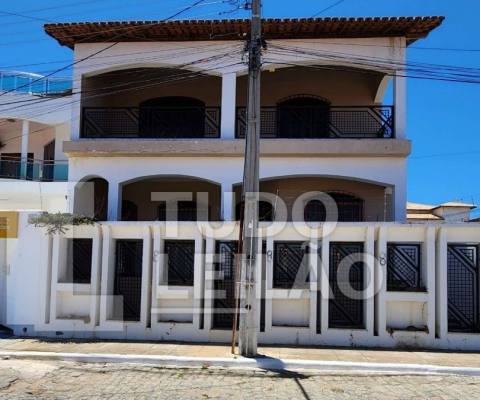 Casa em terreno de 218,36 m² e área construída de 321,66 m² - Centro, Poções/BA