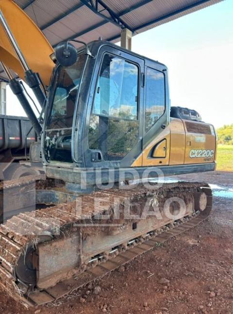 ESCAVADEIRA CASE CX-220
