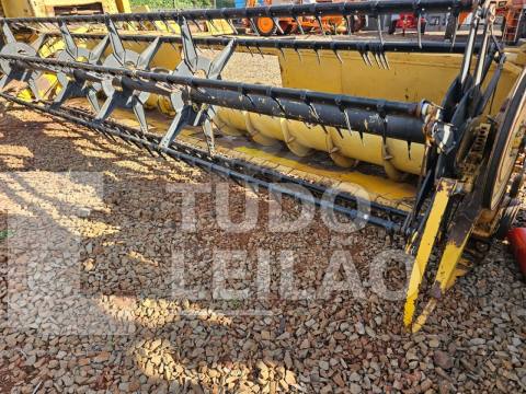 COLHEITADEIRA NEW HOLLAND TC 57 COM PLATAFORMA 19 PÉS