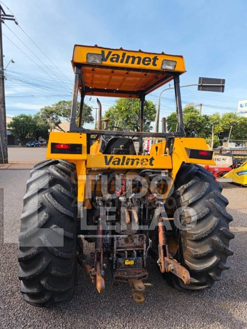 TRATOR VALMET 880