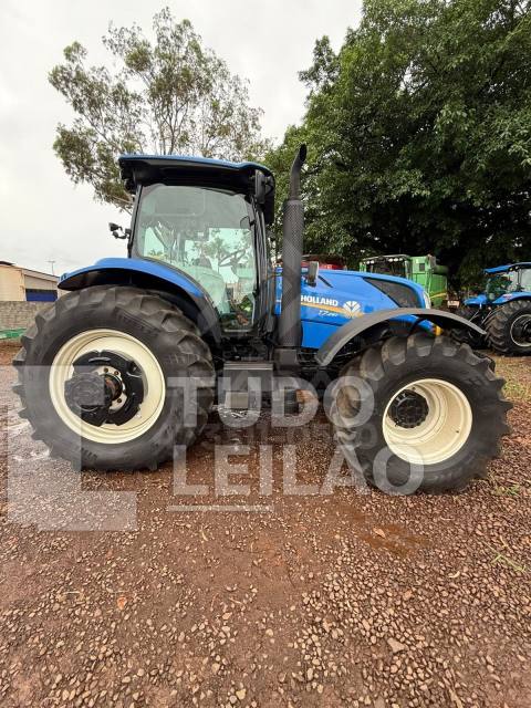TRATOR NEW HOLLAND T7 260