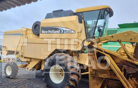 COLHEITADEIRA NEW HOLLAND TC 57 COM PLATAFORMA 19 PÉS