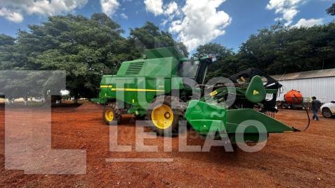 COLHEITADEIRA JOHN DEERE 1570 COM PLATAFORMA 25 PÉS