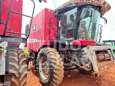 COLHEITADEIRA MASSEY FERGUSON 9690 COM PLATAFORMA 25 PÉS