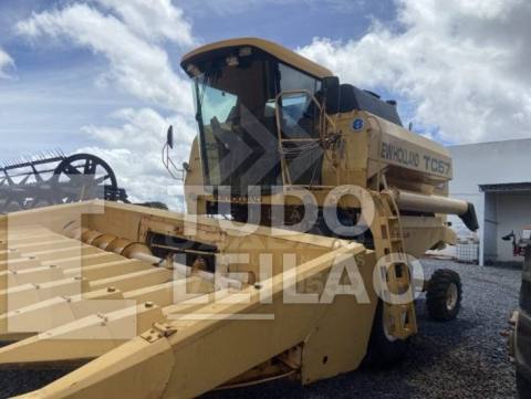 COLHEITADEIRA NEW HOLLAND TC 57 COM PLATAFORMA 19 PÉS + PLATAFORMA DE MILHO 9 LINHAS