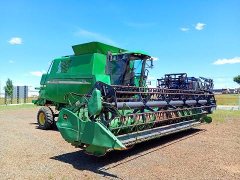 COLHEITADEIRA JOHN DEERE 1550 COM PLATAFORMA 25 PÉS FLEX