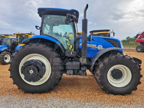 TRATOR NEW HOLLAND T7 260