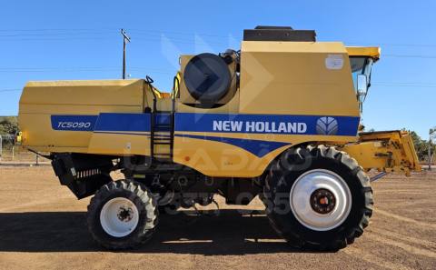 COLHEITADEIRA NEW HOLLAND TC 5090 COM PLATAFORMA 25