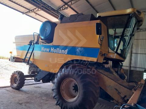 COLHEITADEIRA NEW HOLLAND TC 5070 COM PLATAFORMA 20 ANO 2010