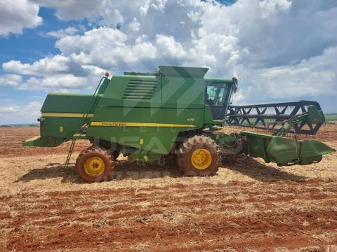 COLHEITADEIRA JOHN DEERE 1470 COM PLATAFORMA 20 ANO 2013