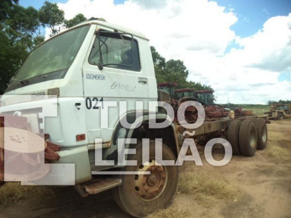 Volkswagen 26.220 6x4 3 Eixos Diesel 2005