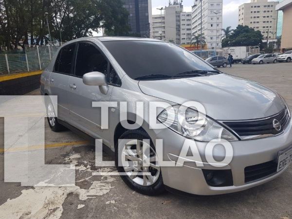 Nissan Tiida Sedan 1.8 Flex 2011