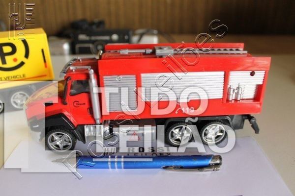 Mini Atura De 1 Viatura De Bombeiro E 1 Caminhão Em Plástico C/ Fricção